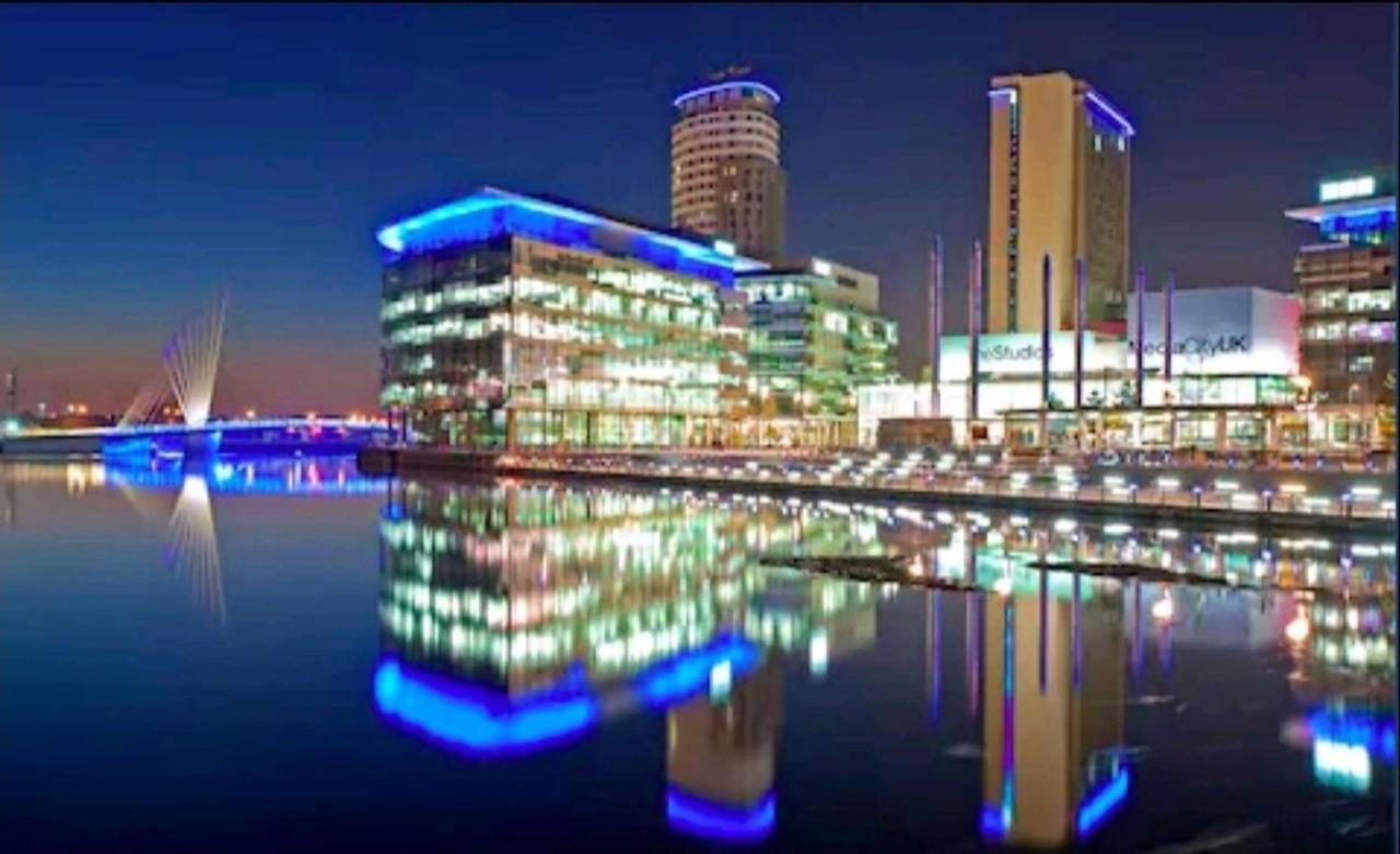 Exquisite Cosy 2-Bed Apartment In Salford Манчестер Экстерьер фото