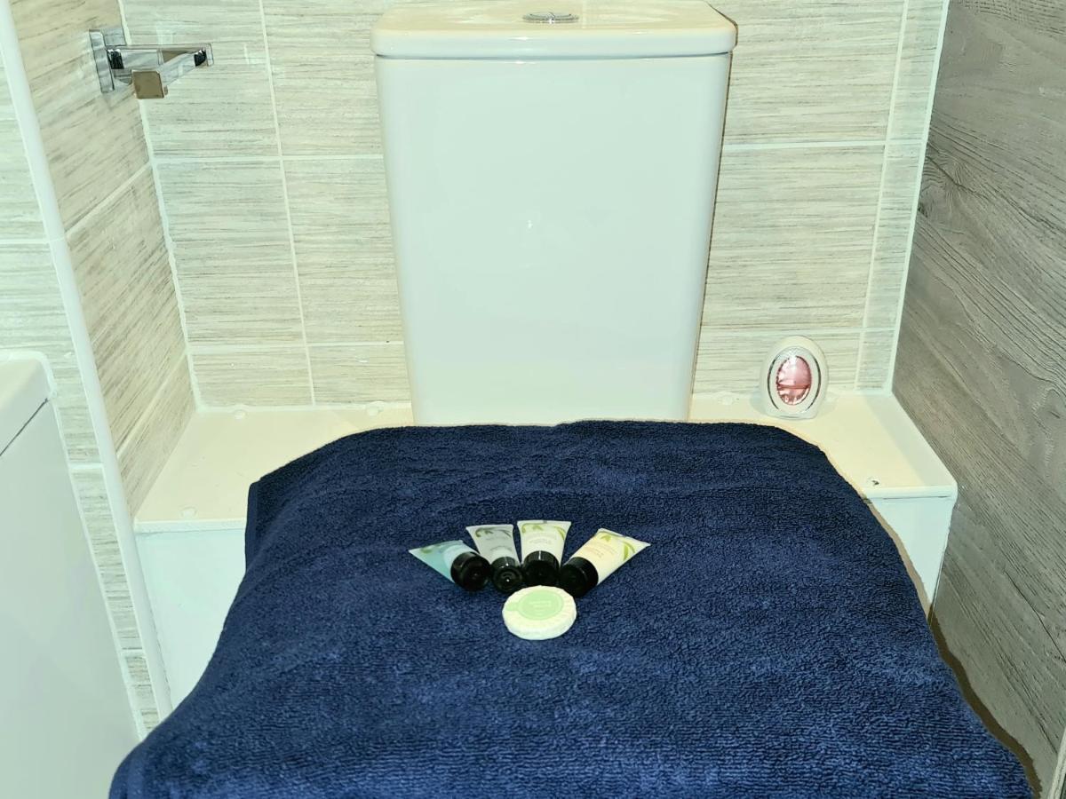 Exquisite Cosy 2-Bed Apartment In Salford Манчестер Экстерьер фото