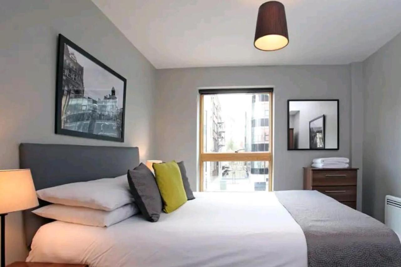 Exquisite Cosy 2-Bed Apartment In Salford Манчестер Экстерьер фото