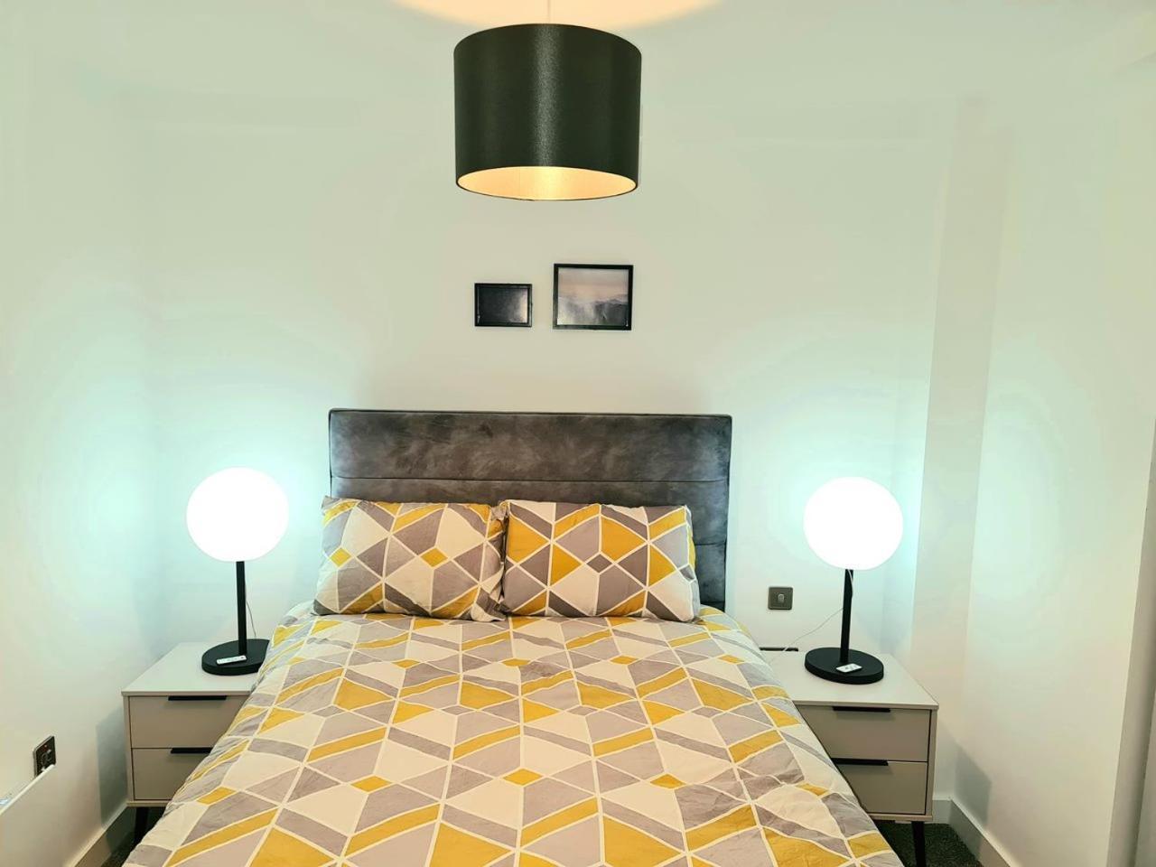 Exquisite Cosy 2-Bed Apartment In Salford Манчестер Экстерьер фото