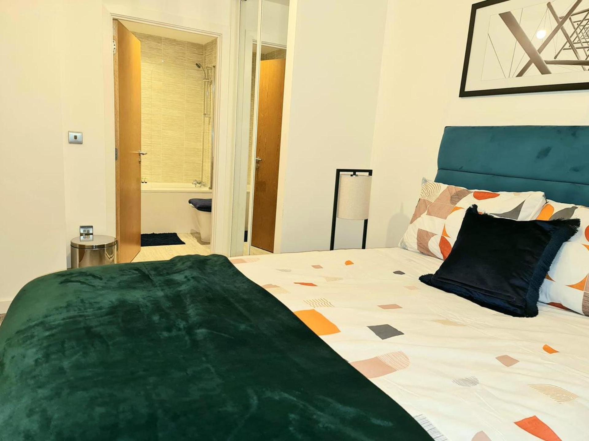 Exquisite Cosy 2-Bed Apartment In Salford Манчестер Экстерьер фото